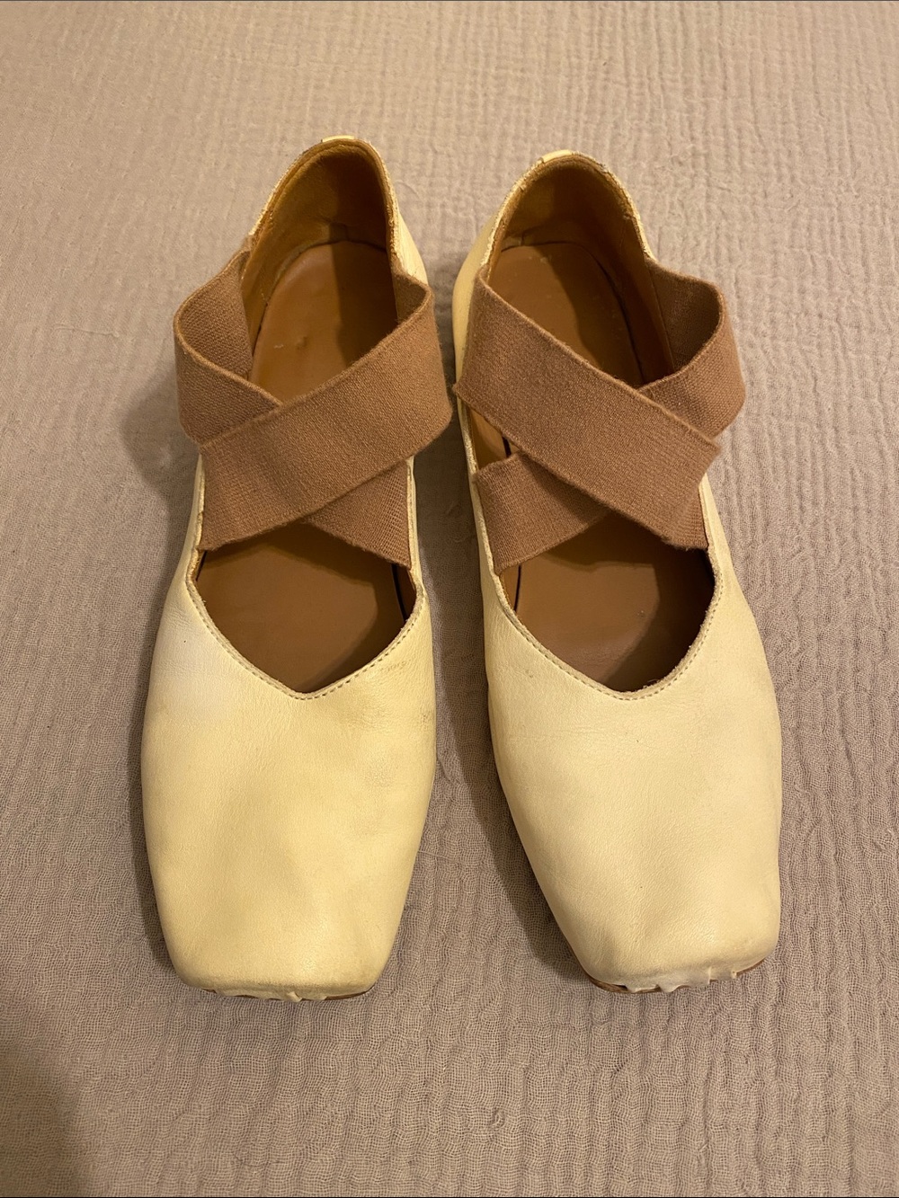 UMA WANG Women’s Cream Ballet Flats with Tan Elastic Cross-Strap. Size 39